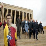 HAKAN ŞÜKÜR E ANITKABİR DEN CEVAP